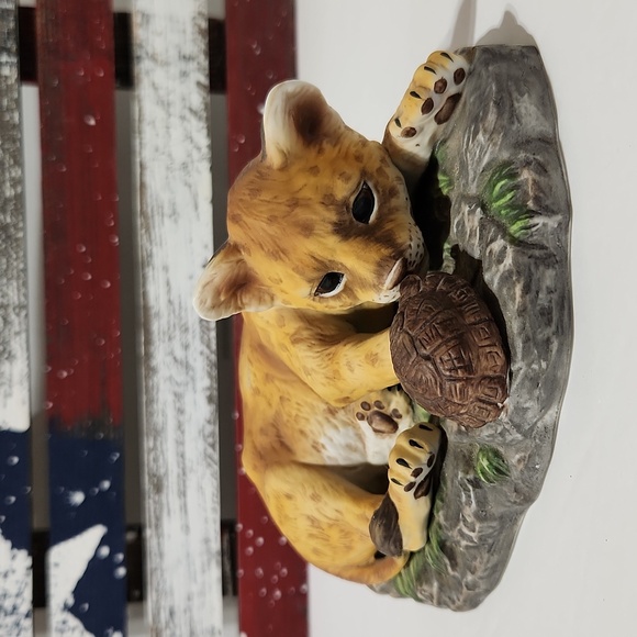 Vintage 1985 HOMCO Masterpiece Porcelain Lion Cub & Turtle Figurine - Picture 1 of 11